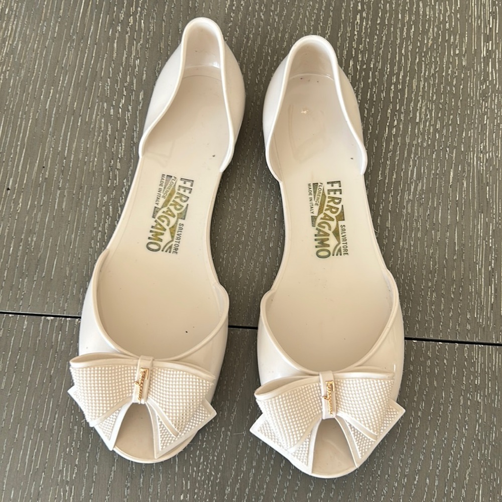 Salvatore Ferragamo Bow Sandal w/ gold signature hardware…Size 10